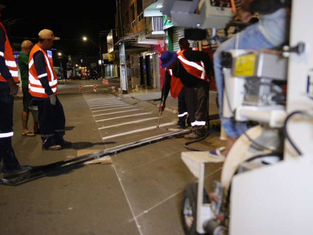 Prefeitura de Alhandra avança com sinalização horizontal em vias da cidade; neste domingo serviços foram realizados na Avenida João Pessoa
