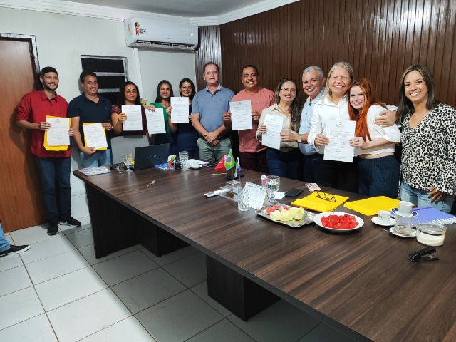 Prefeitura de Alhandra dá posse aos novos servidores aprovados no concurso de 2016
