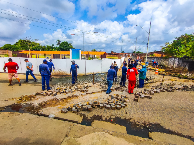 Prefeitura de Alhandra realiza melhorias com serviços de linha d’água no bairro do Oiteiro