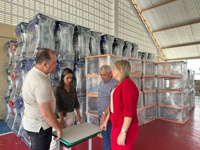PREFEITURA DE ALHANDRA INVESTE NA EDUCAÇÃO COM AQUISIÇÃO DE NOVAS CARTEIRAS ESCOLARES!