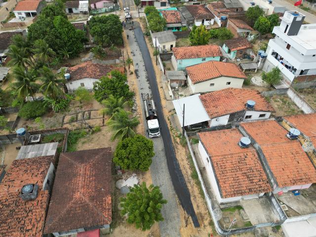 Prefeitura de Alhandra avança com pavimentação da Rua Manoel Gomes de Souza no bairro Bela Vista