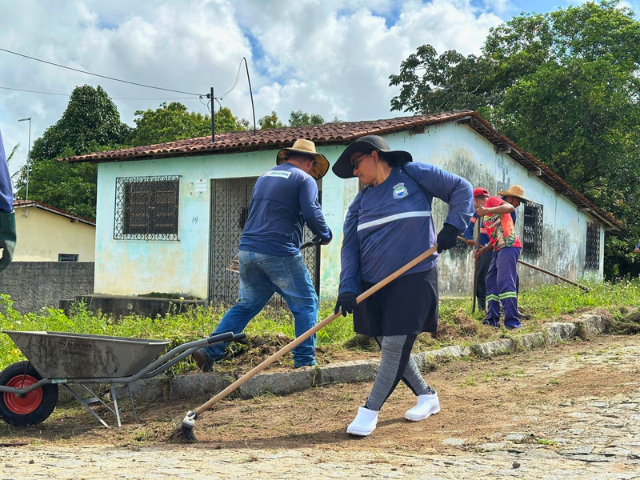 Prefeitura de Alhandra segue com mutirão de limpeza; ação é realizada no bairro Nova Alhandra e na próxima semana no bairro Bela Vista