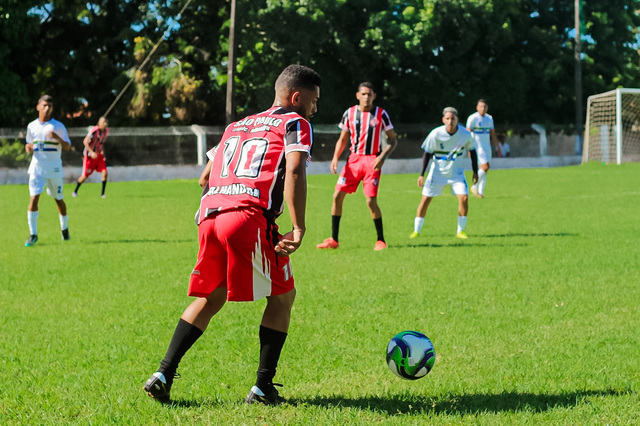 Finais do Torneio de Futebol em comemoração aos 66 anos de emancipação no estádio Pedrozão movimentam Alhandra
