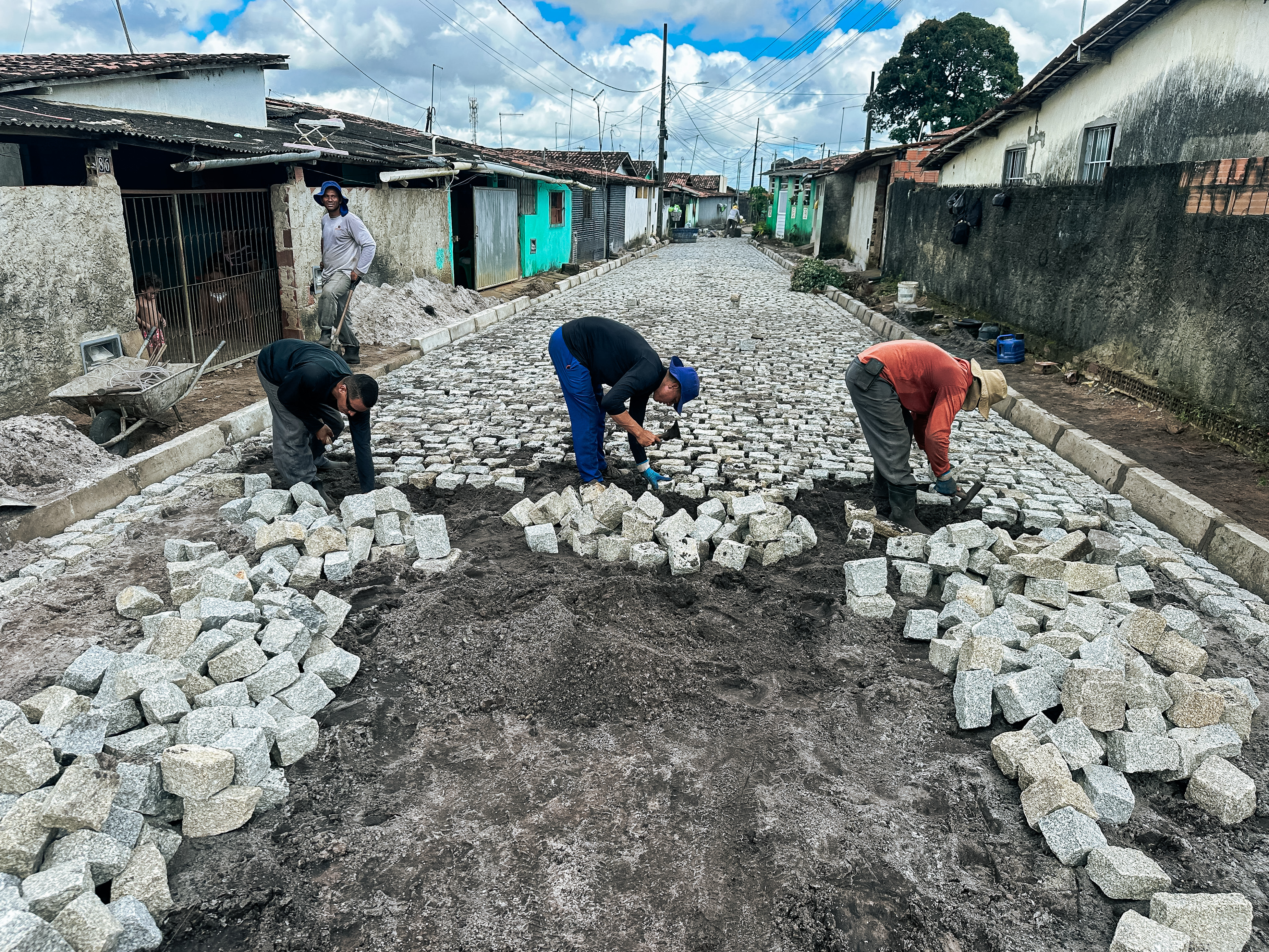Prefeitura de Alhandra avança com obras de pavimentação em diversos pontos da cidade