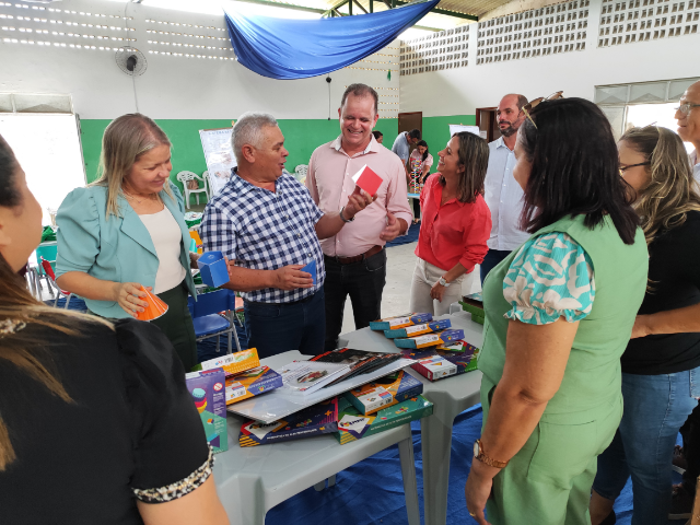 Prefeitura de Alhandra investe em inovação e tecnologia para a educação municipal; equipamentos foram entregues nesta quinta

