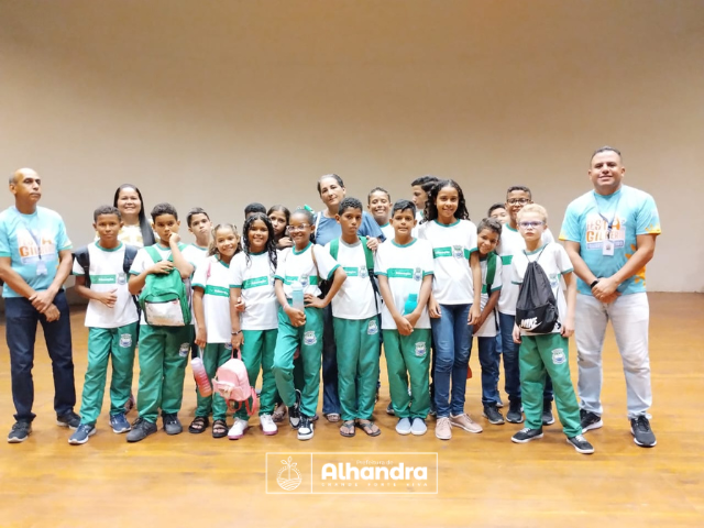 Alunos da Escola Creuza Raquel, em Alhandra, integrantes do projeto de música da Secretaria Municipal de Cultura, visitaram a escola de música Antenor Navarro, em JP