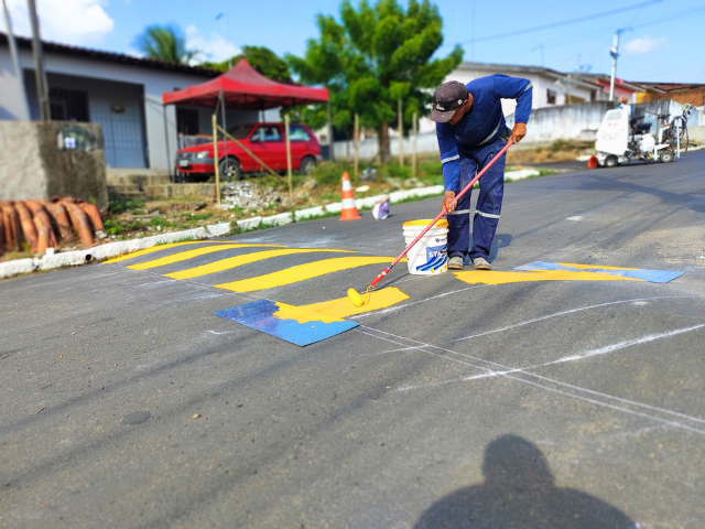 Prefeitura de Alhandra reforça segurança viária com sinalização horizontal no bairro Bela Vista