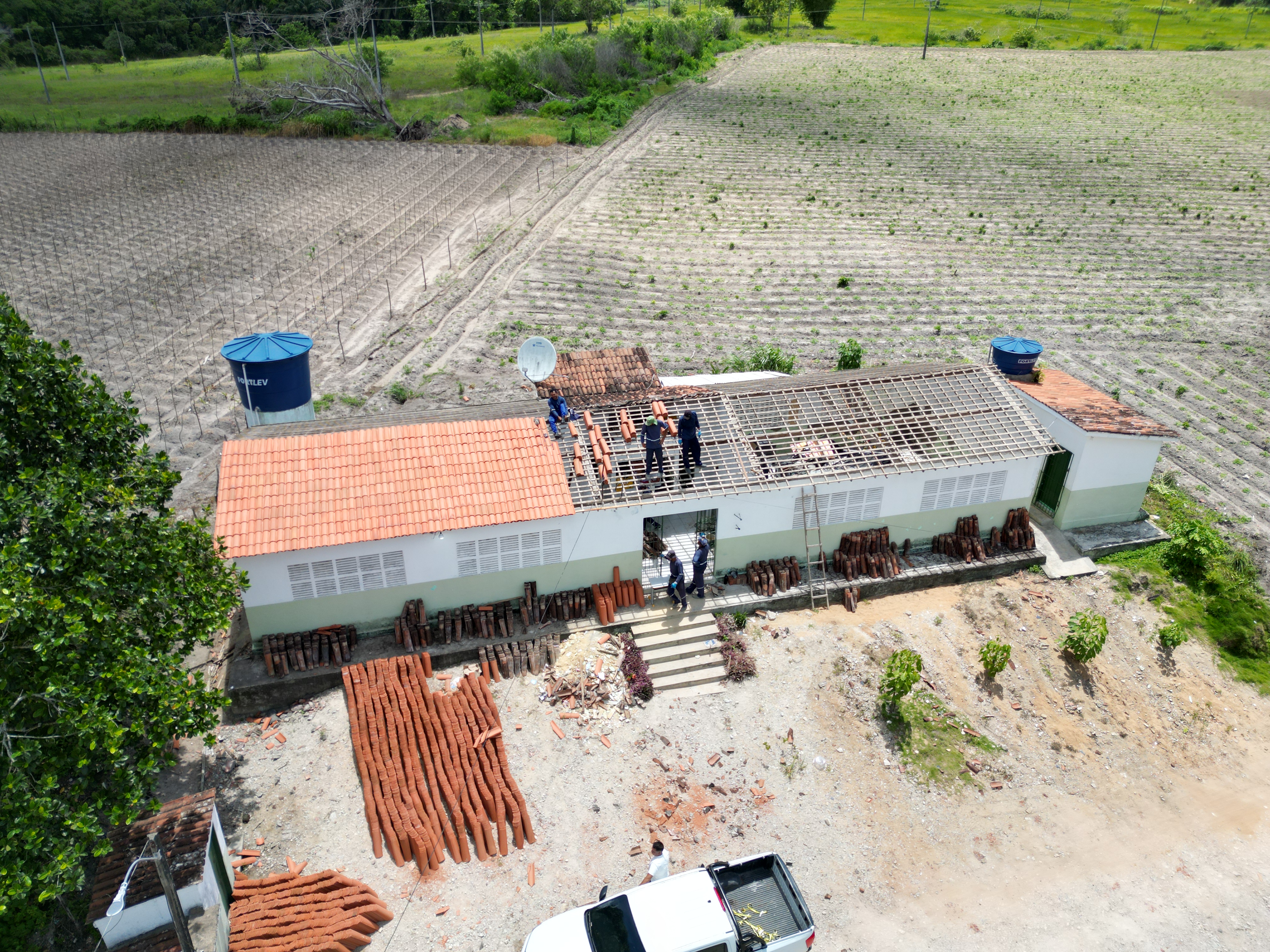 Prefeitura de Alhandra Inicia Serviços de Melhoria na Escola Maria Cândida no Sítio Riacho
