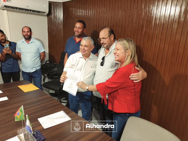 Prefeito de Alhandra assina ordens de serviços, nesta quarta-feira, para Construção da Cozinha Comunitária e do Cemitério Municipal

