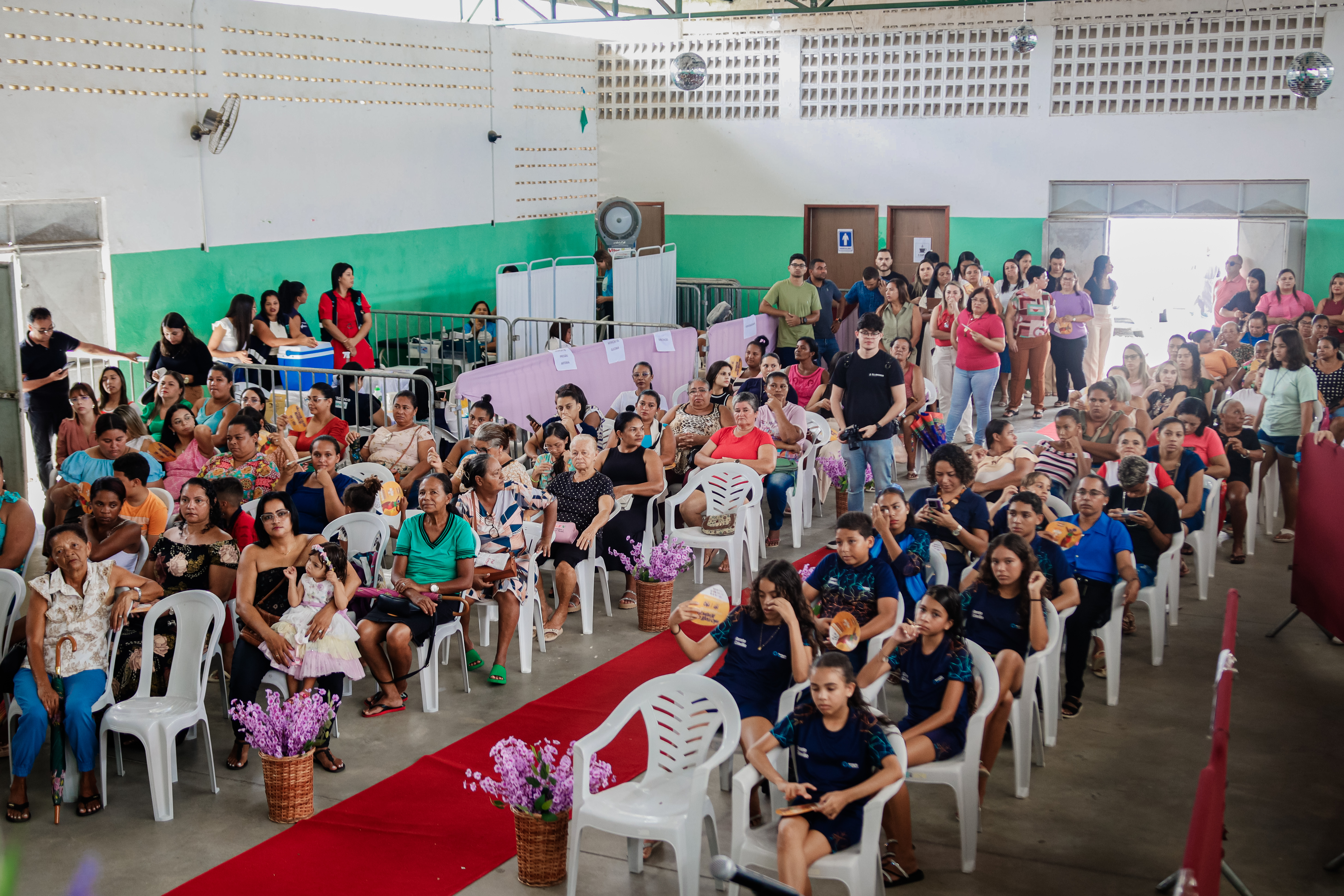 Alhandra celebra a força e o protagonismo feminino em evento com serviços de saúde, beleza e orientação social