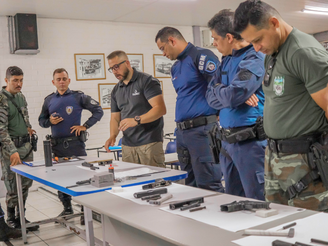 Guarda Municipal de Alhandra participa de curso de manutenção de armamento, em JP