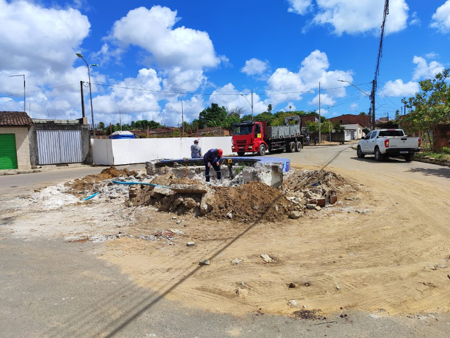 Prefeitura de Alhandra inicia melhorias e adequações da infraestrutura urbana na rotatória do bairro do Oiteiro; ações irão modernizar o local