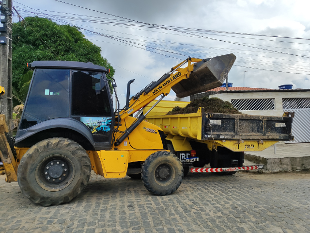 Prefeitura de Alhandra intensifica limpeza urbana no Centro da cidade