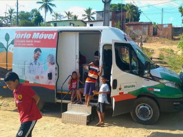 Unidade Móvel de Saúde realiza vacinação, em local de difícil acesso, no bairro Bela Vista em Alhandra
