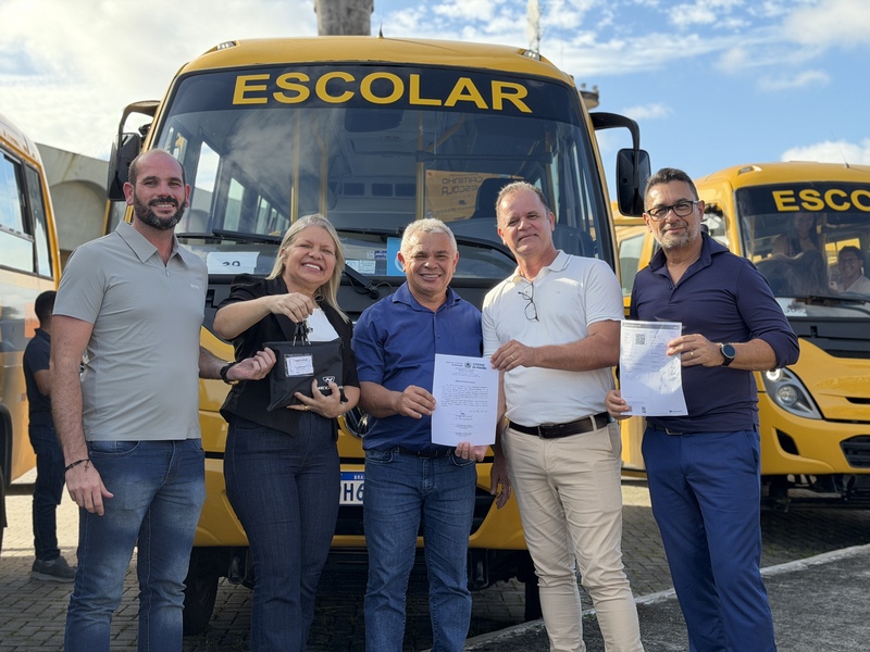 Educação de Alhandra amplia frota do transporte escolar com novo ônibus entregue pelo Governo da Paraíba